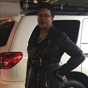 Meet your Posher, Ebony